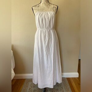 Banana republic white linen dress with string tie and pockets!